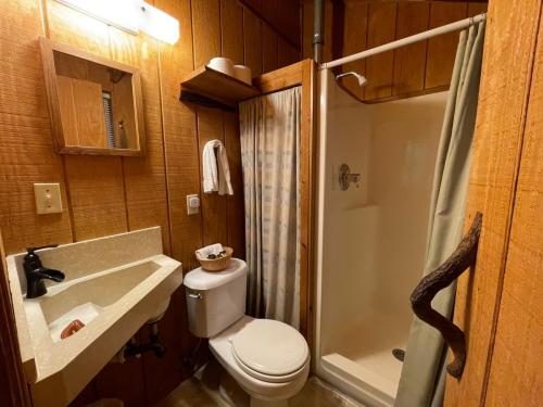 Cabin 4 Bathroom